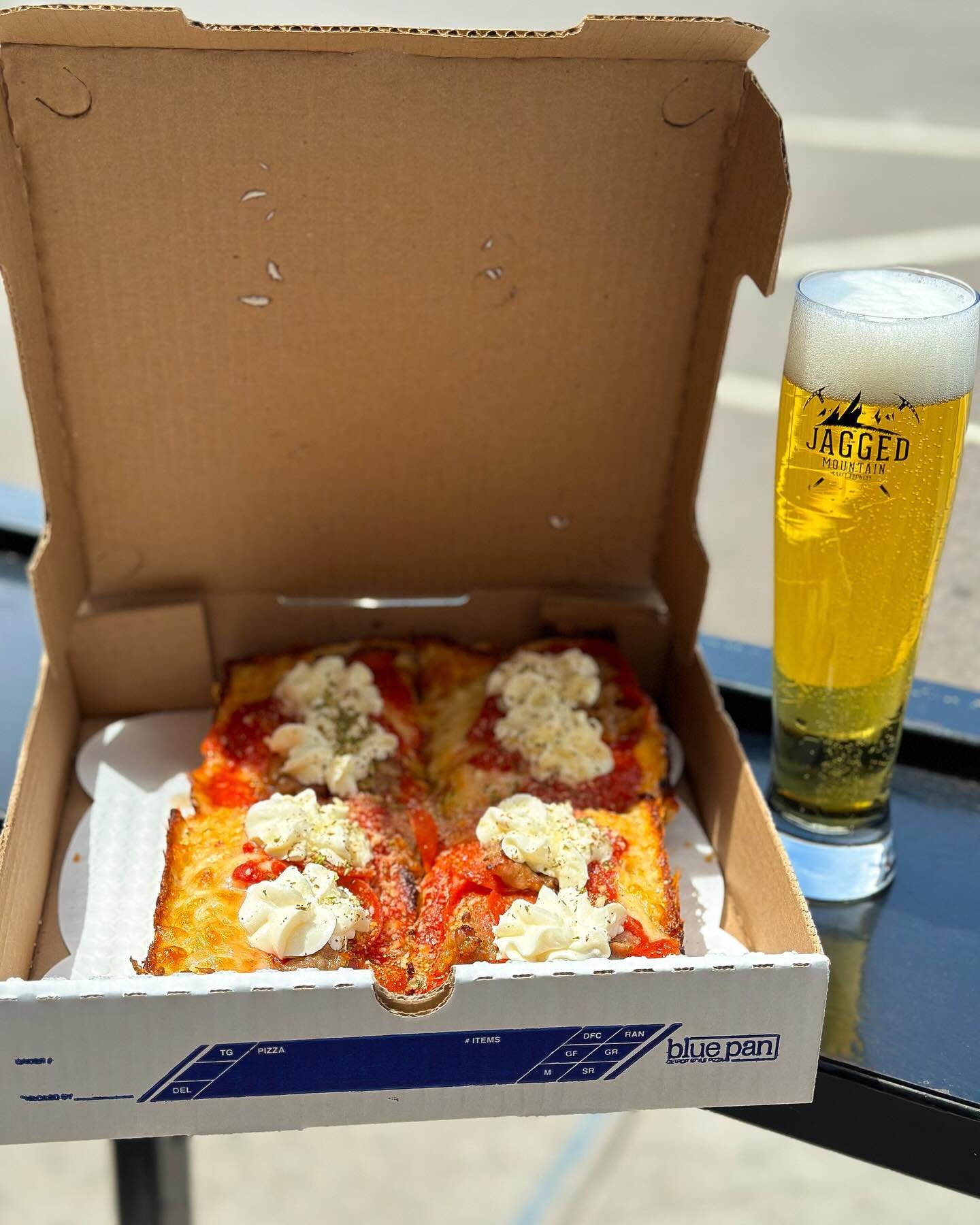 Looking to be a pretty good Saturday 🍕🍻
@bluepanfoodtruck is here till 8pm and serving up crispy bois till 10pm!
We will be showing the Avs game starting at 8pm so come cheer them on 🏒

#coloradocraftbeer #stateofcraftbeer #supportlocal #downtownd