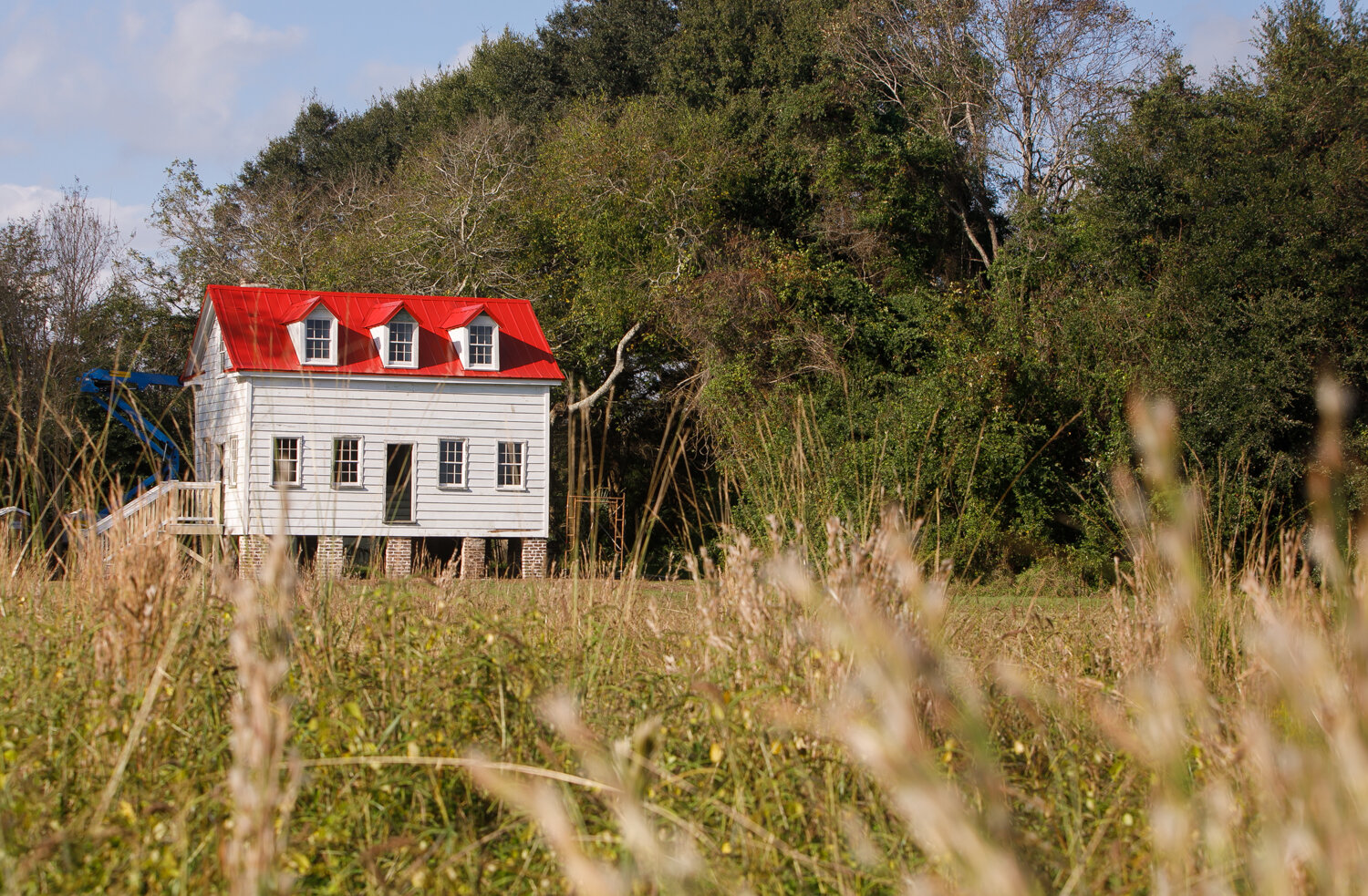   The Hutchinson House is one of the oldest surviving houses built by African Americans during the Reconstruction Era on Edisto Island, South Carolina. Working closely with Henry Hutchinson’s living ancestors, along with Artis Construction, the Edist