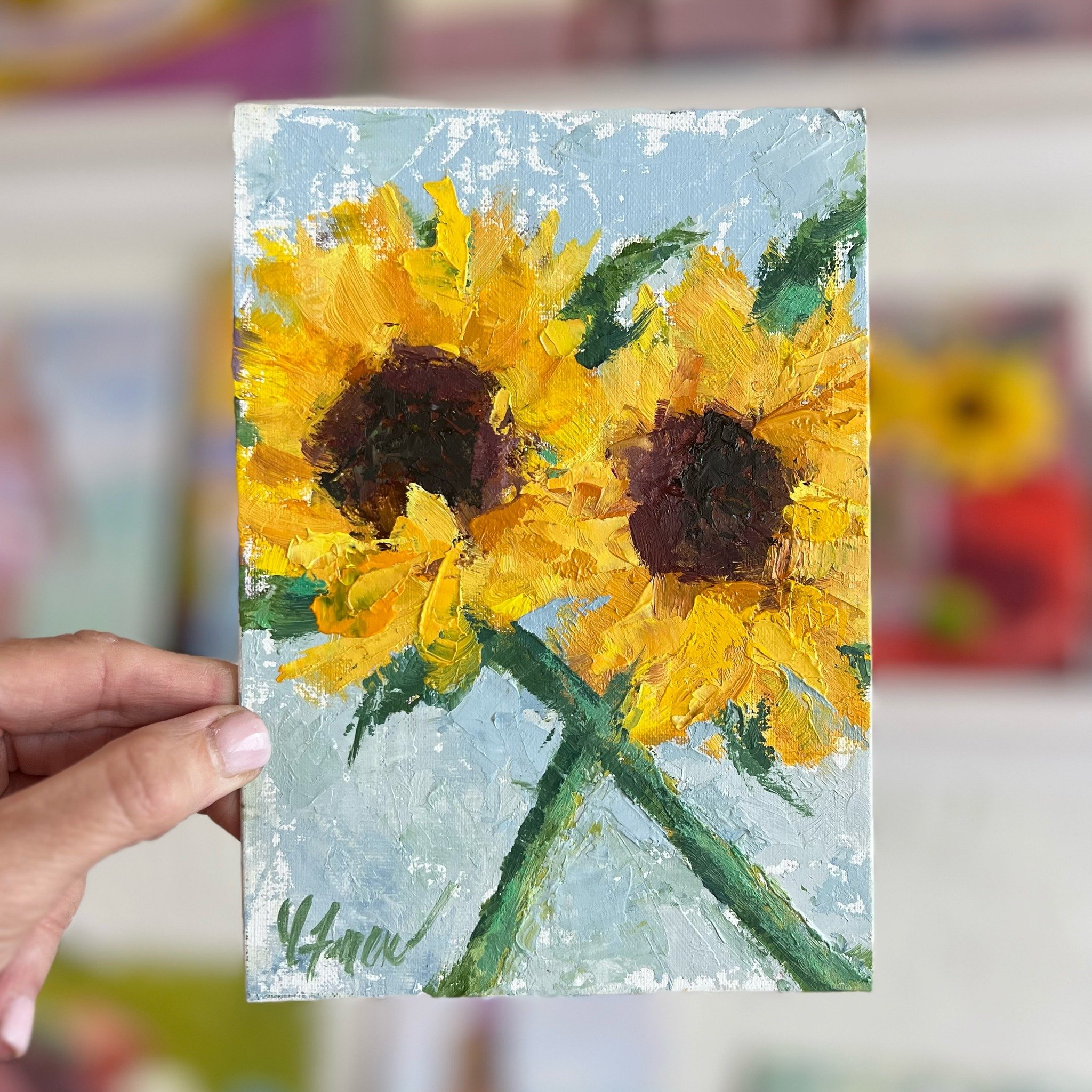 Quick sunflower study with palette knife // 7x5 oil on linen
&bull;
#sunflowers🌻 #oilpainting #colorstudy #stilllifepainting #impressionistart #texture #paletteknifepainting