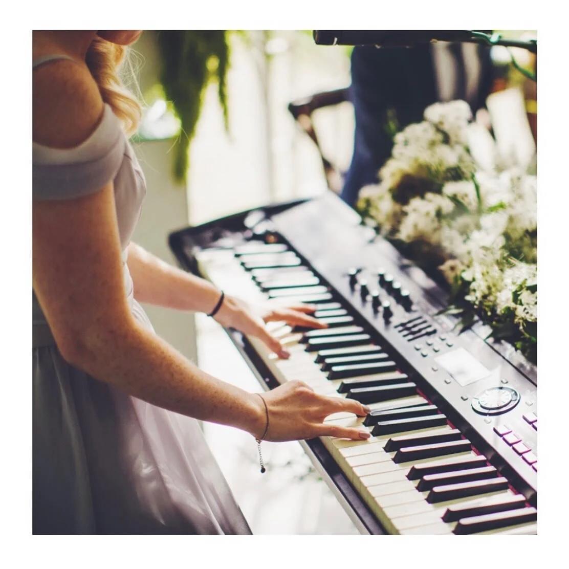 Sunnier days are very much on their way🥳-
-
-
-
#songwriter #creativesofinstagram #writer #music #brighton #selfie #original #originalsound #originalsong #wedding  #instapic #musicscene #womeninmusic #musician #songwriting #live #publishing #2021  #