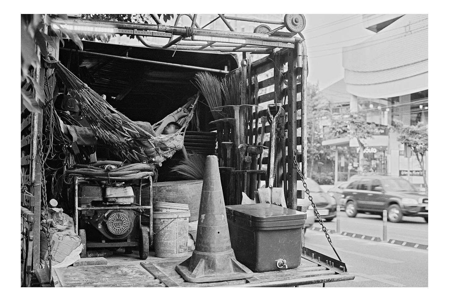 #shotonfilm&nbsp;#filmcommunity&nbsp;#grainisgood&nbsp;#keepfilmalive #analogfeatures&nbsp;#analogphotography #analogblog #canonphotography #canonf1 #ilfordxp2super400 #ilfordphoto #xp2 #blackandwhitephotography #thailand #blackandwhitephotography #b