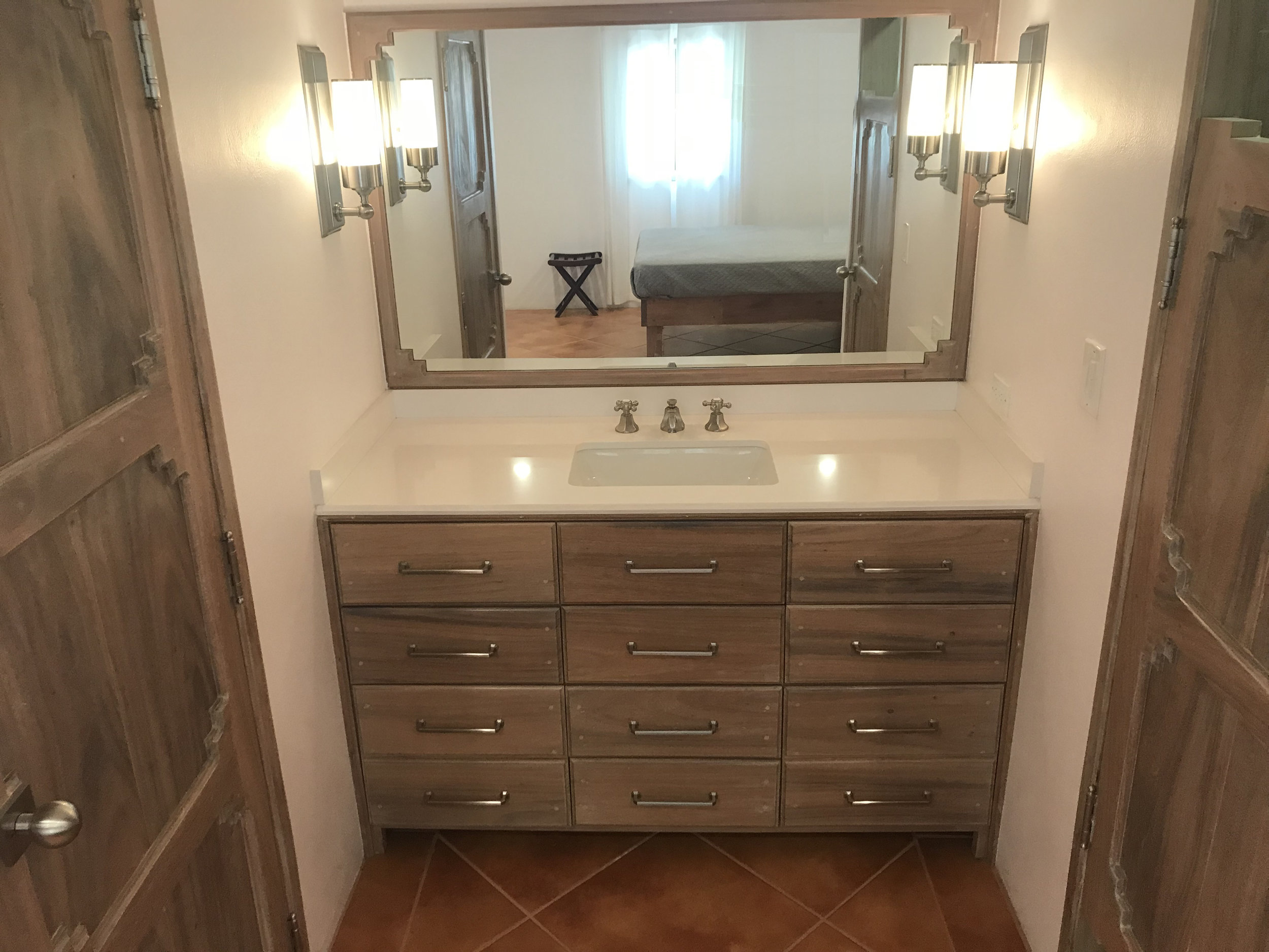 Vanity in room 1 (same as rooms 3 and 4)