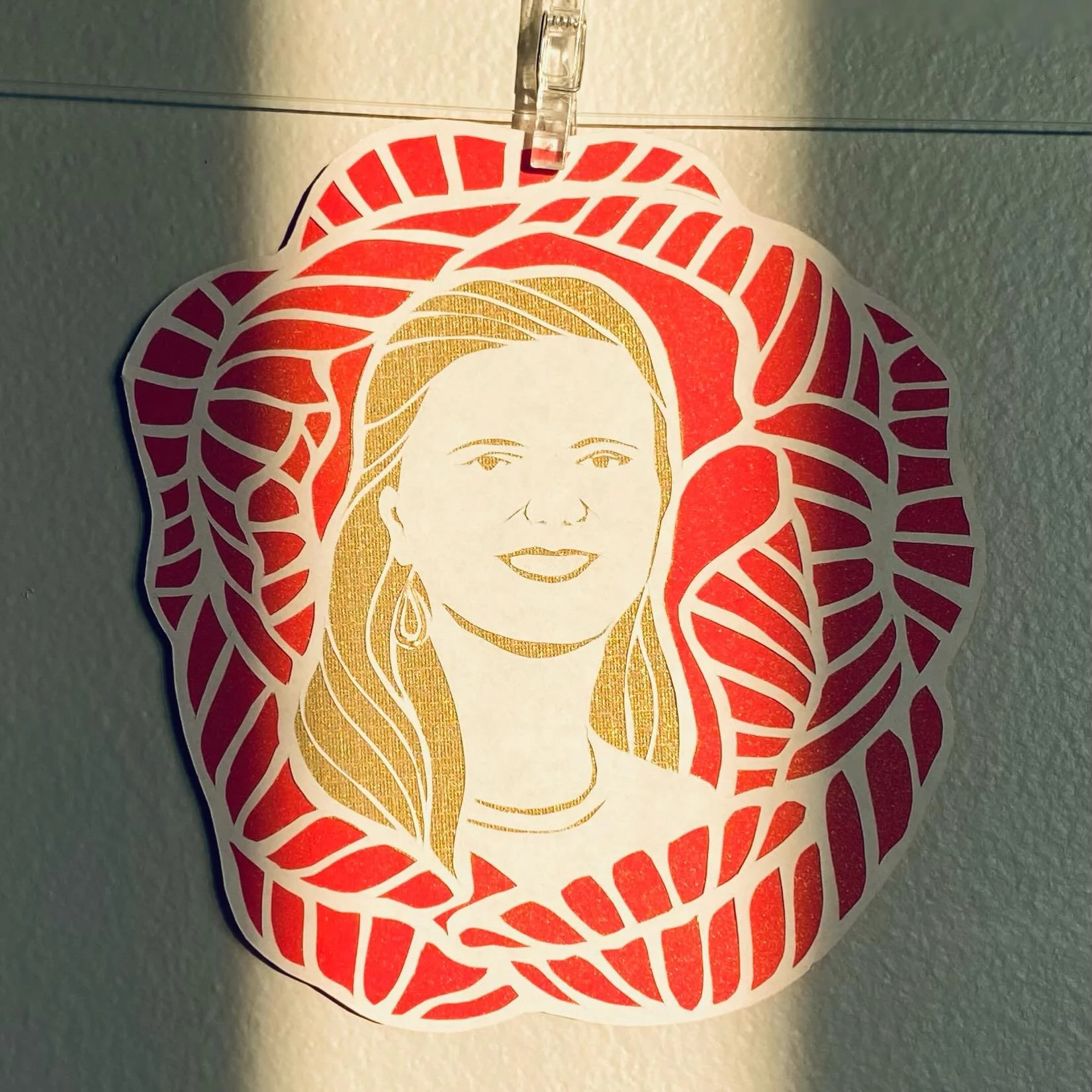 Today&rsquo;s Protagonista: &ldquo;She rises and she glows! &ldquo;

This sample has given out, message me if you want a similar one deliver to your mailbox. 
(OOAK, One-Of-A-Kind gift pendent, size: 5&rdquo;x5&rdquo;) 

#giftoftheday🎁 
#bestgifteve