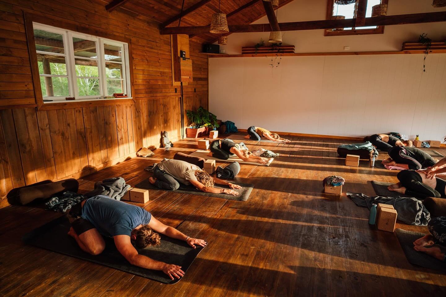Connecting mind, body and spirit in our Shala this morning. @yogakoh_ 
⠀⠀⠀⠀⠀⠀⠀⠀⠀
How are you taking time to connect today?
⠀⠀⠀⠀⠀⠀⠀⠀⠀
📷: @kaibernstein 

#nzyoga #yogaretreat #nzretreat #retreatvenue #retreatspace #yogacommunity #nzvenue #morningflow