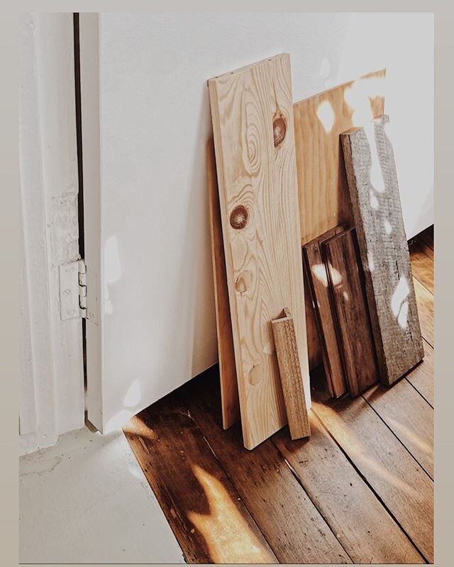 enjoying the studio sunshine today | especially across these textures
&bull;
&bull;
&bull;
#interiordesign #interiordesigner #interiorstyling #interiordecorating #interiordetails #flatlay #moodboard #australianmade #australianarchitecture #architectu