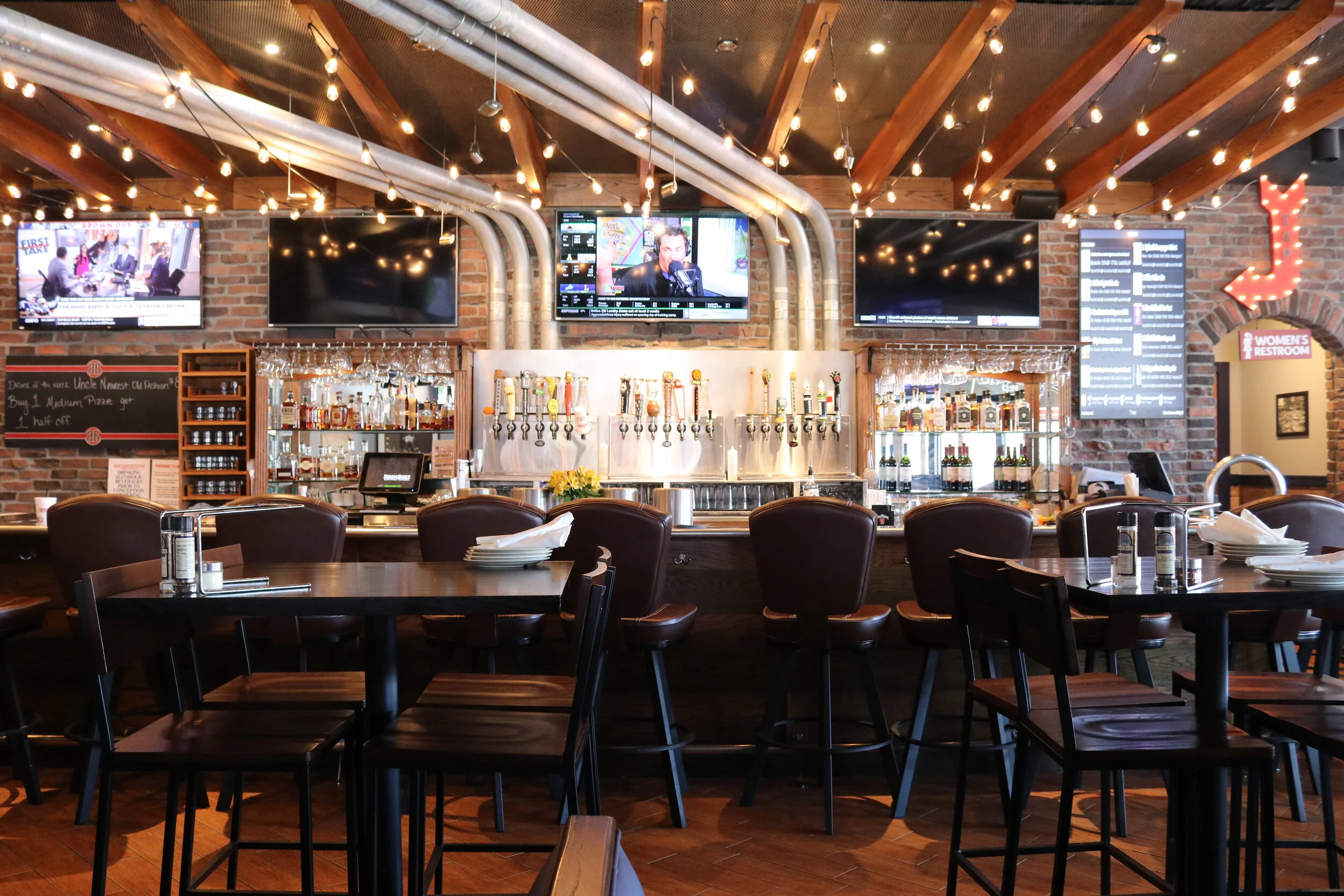 BoomBozz Highlands gets a remodel, refocuses as 'Watch Bar'