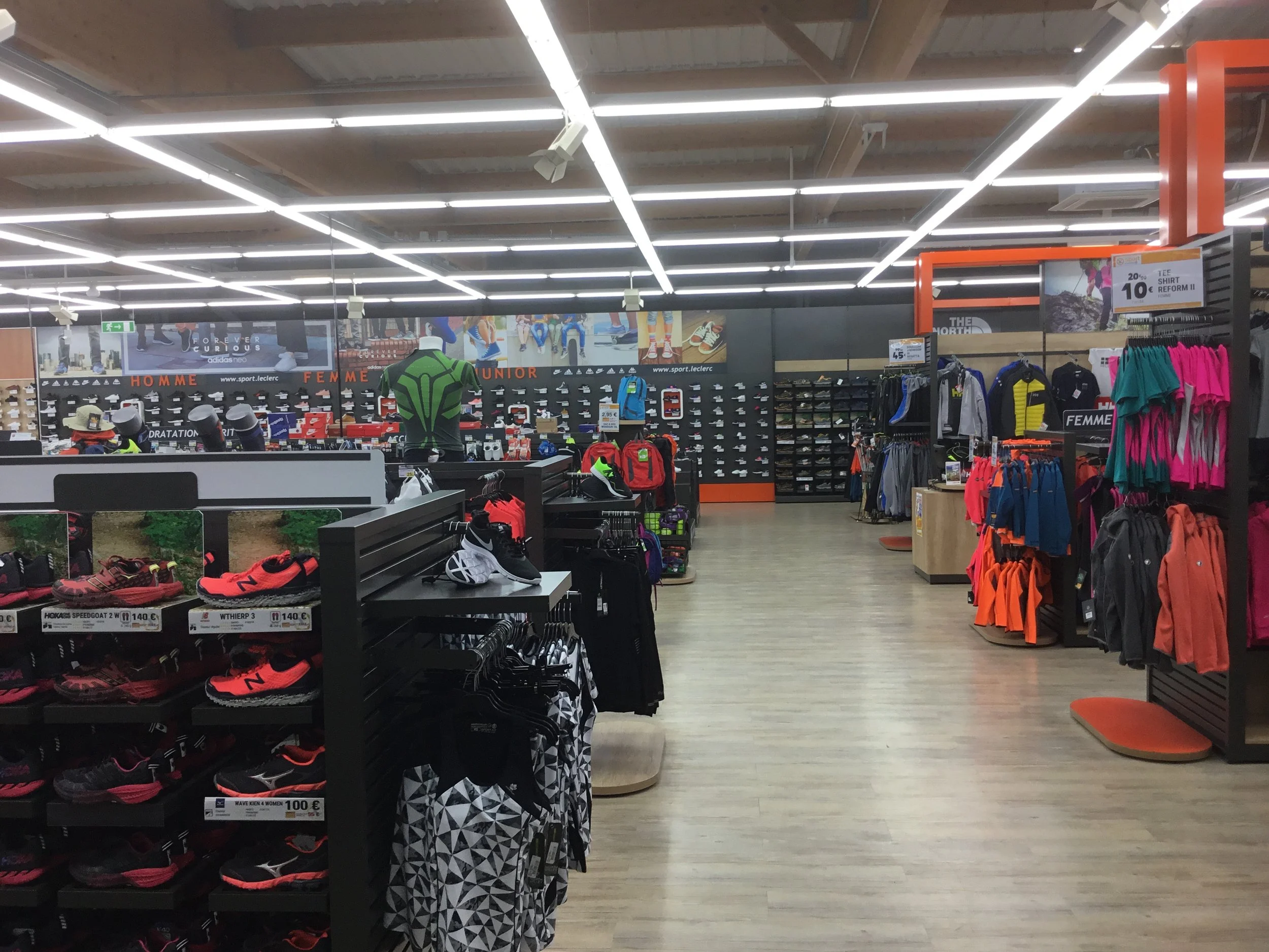 Nouvelle ambiance colorée chez Leclerc Sport