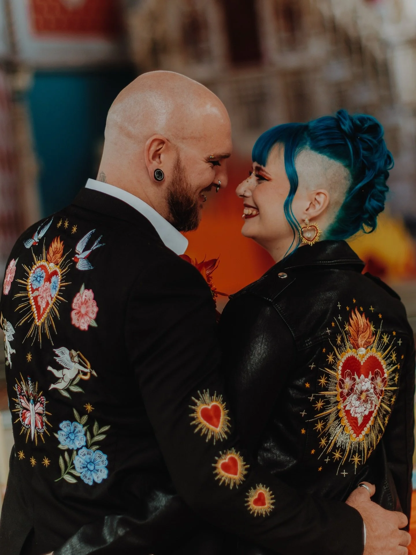 We absolutely loved being a part of the Eternal Burning Love photoshoot organised and created by @altweddingfair. Set at the most beautiful venue, with the most incredible models and team! Attend one of their events to find lots of alternative and un