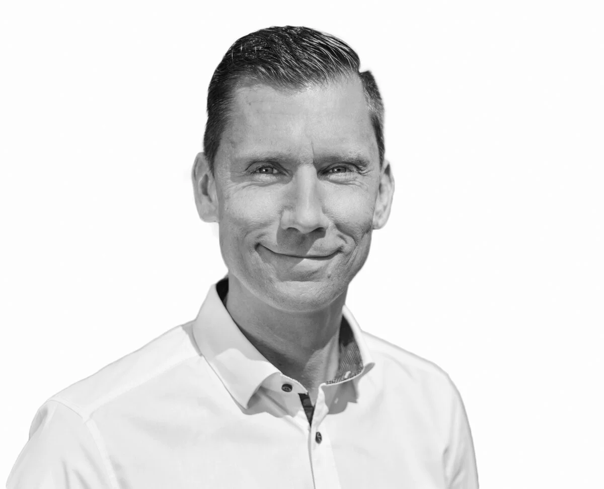 KONTAKT — RIFFELMACHER