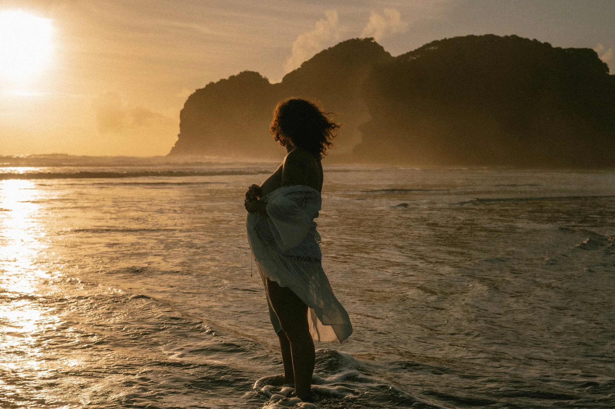 Francesca- A Sunset Maternity Shoot in Auckland