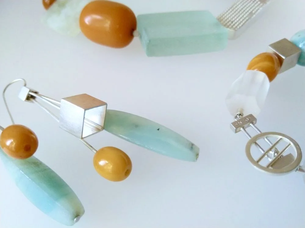 Hals-,Arm-, Ohrschmuck, Silber, Glas, Bernstein, Bakelit,.jpeg