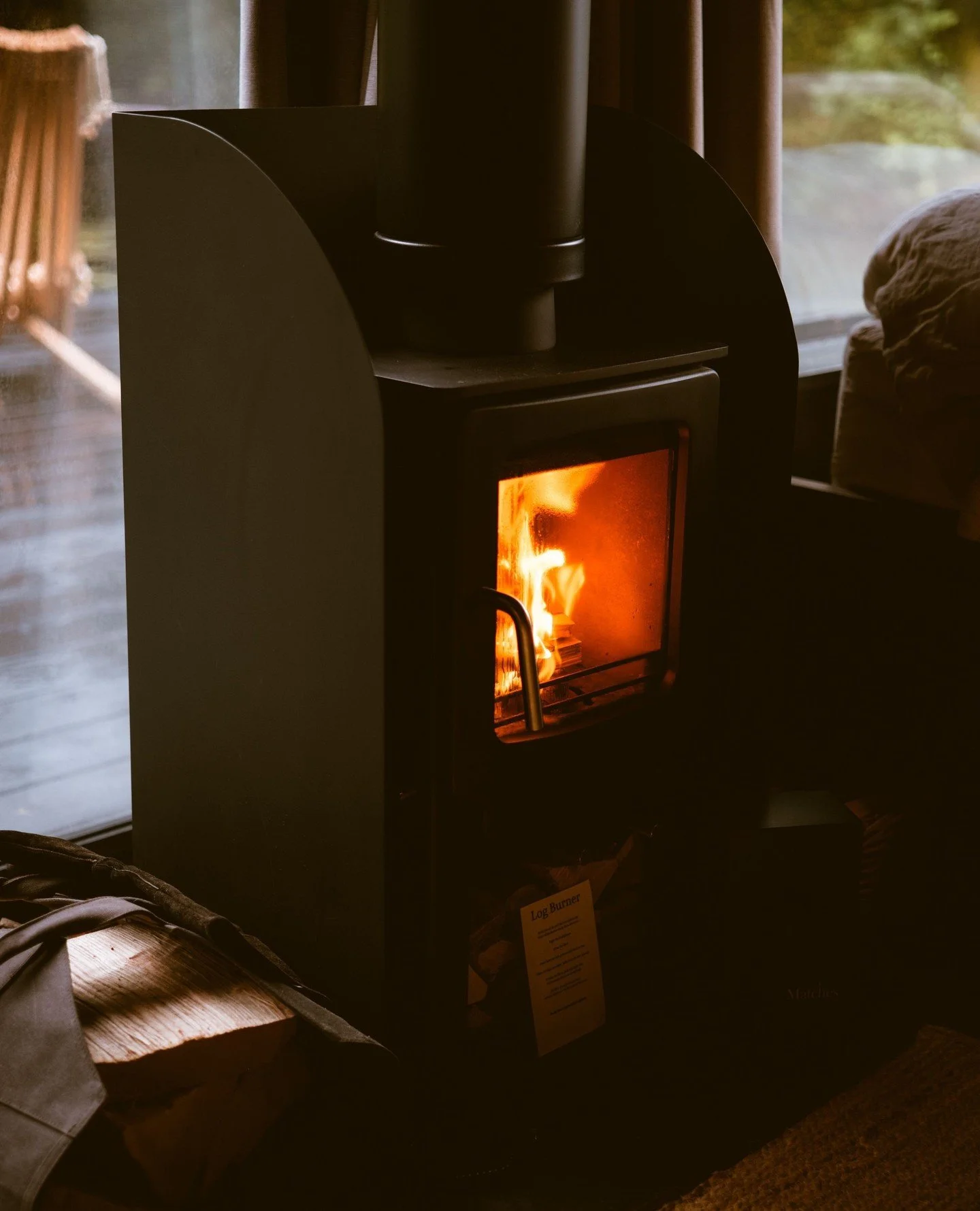 Each cabin at Ebba has it's own wood burner as well as a heater, so it's warm and ready for when your arrive.⁠
⁠
#ebba
