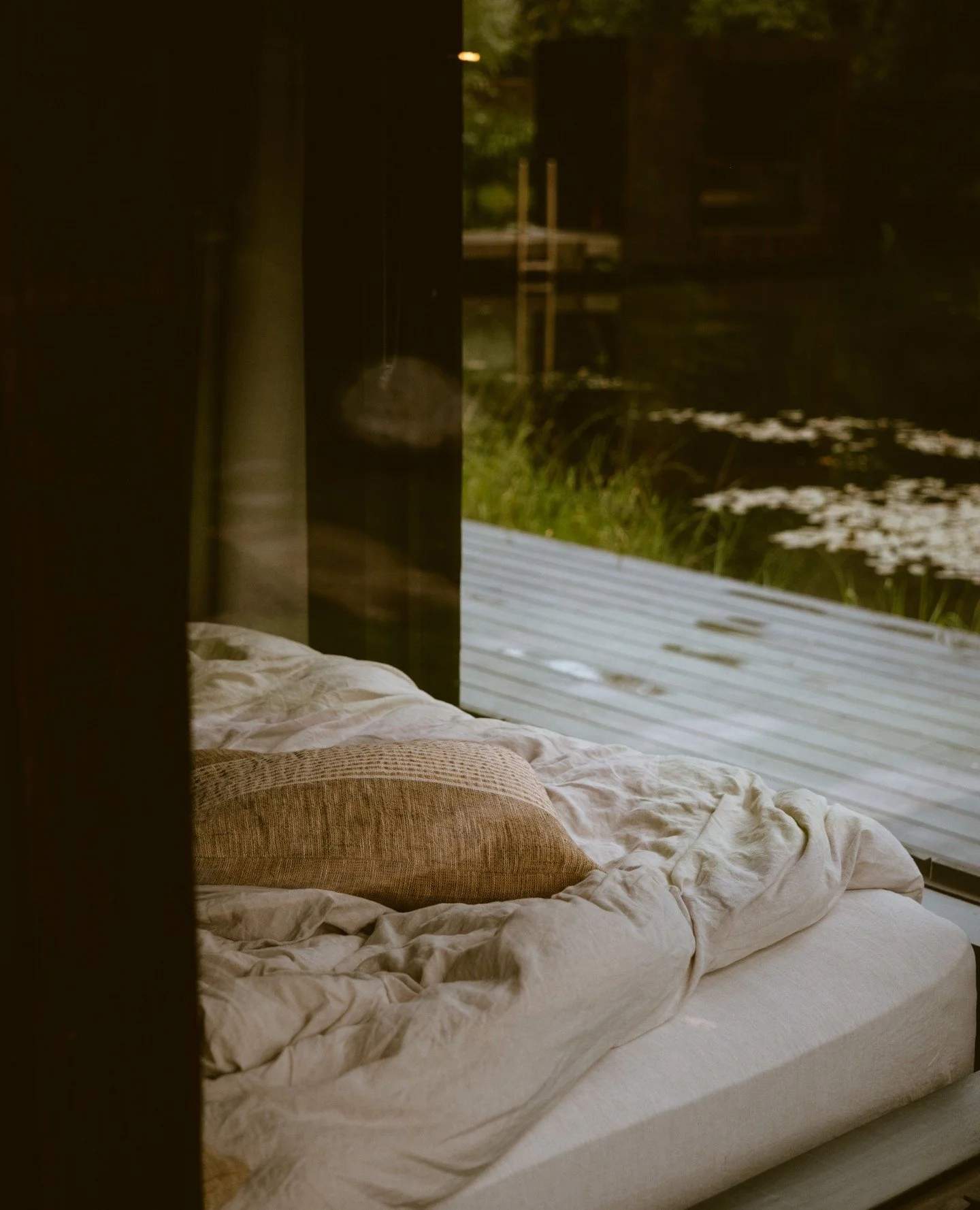 Come and find the perfect mix of wild outdoors and cosy indoors here at Ebba.⁠
⁠
#ebba