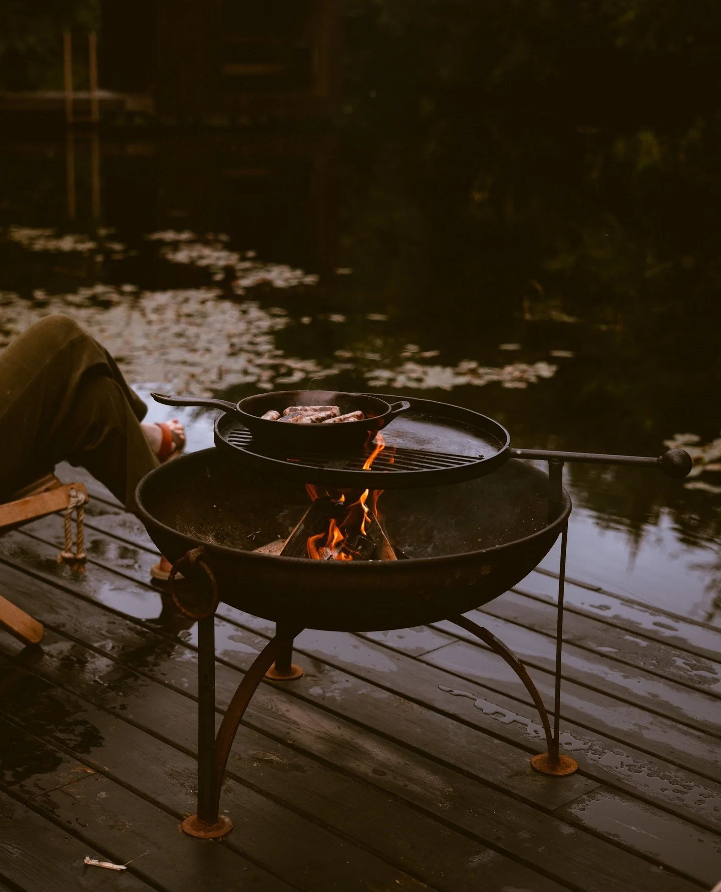 Each of the cabins at Ebba has a fire pit on the deck, perfect for outdoor cooking.⁠
⁠
#ebba