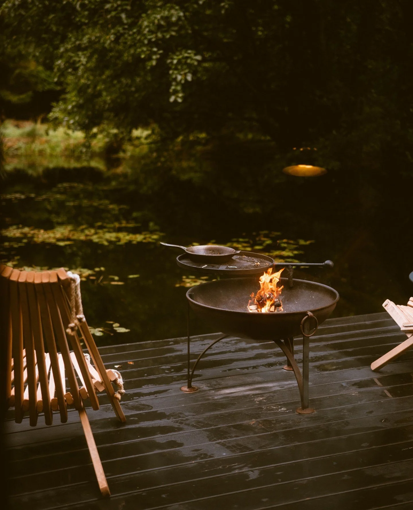 Each of our cabins comes with a starting supply of wood for the outdoor fire pit and the indoor log burner so you can warm up as soon as you get here (we have heating inside too!)⁠
⁠
#ebba