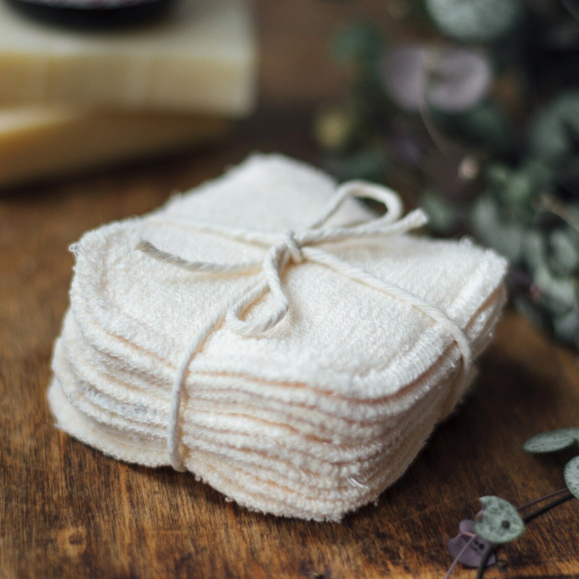 HELEN-ROUND-Eco-Collection-Bamboo-Face-Wipes-6.jpg