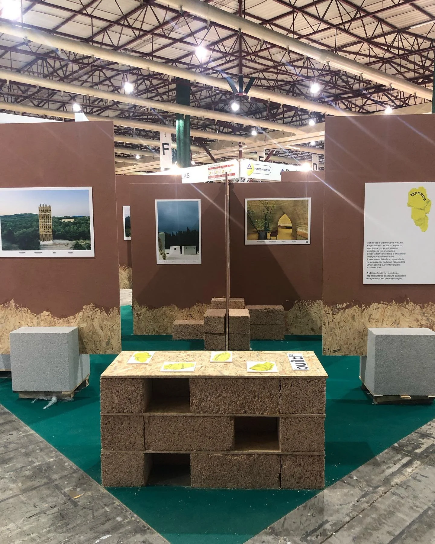 Pra&ccedil;a &ldquo;from high to low tech&rdquo; by Build!
Exposi&ccedil;&atilde;o sobre o @build.fh2lt  na @thisisconcreta 

Square &ldquo;from high to low tech&rdquo; by Build!
Exhibition about @build.fh2lt at @thisisconcreta 

#build #hinterland #