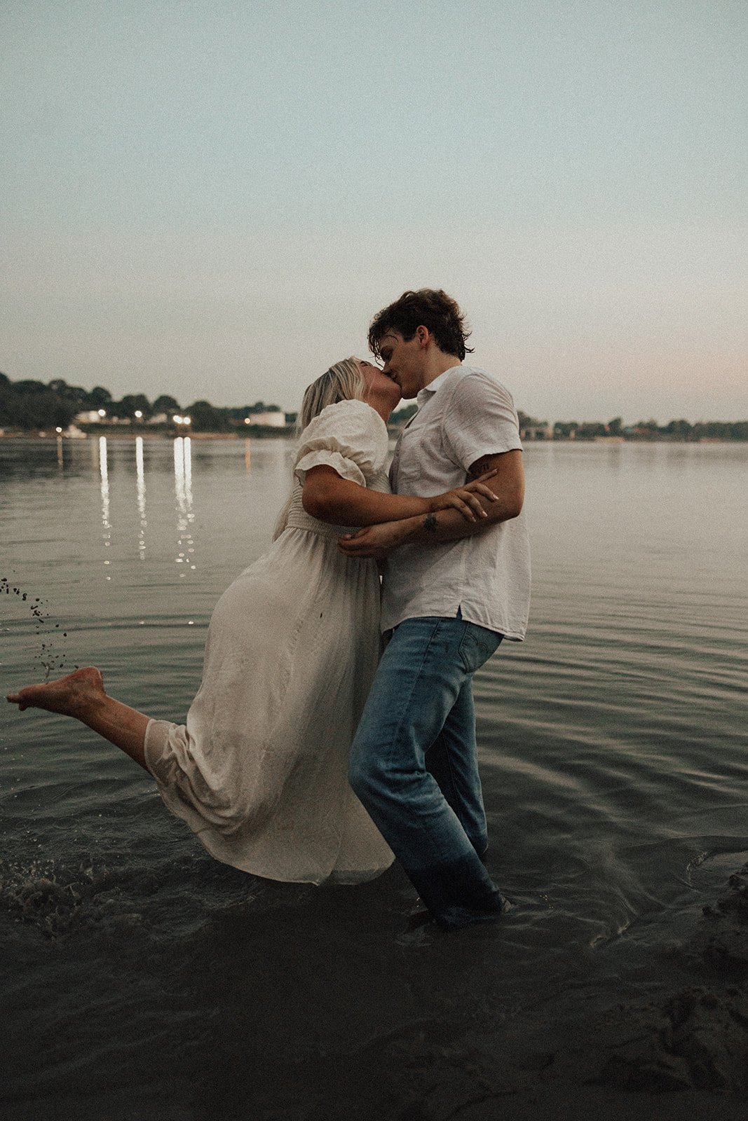 hannah-and-trey-parking-can-be-fun-downtown-memphis-river-walk-mississippi-beach-tennessee-wedding-photographer-jo-darling-photography-288.jpg