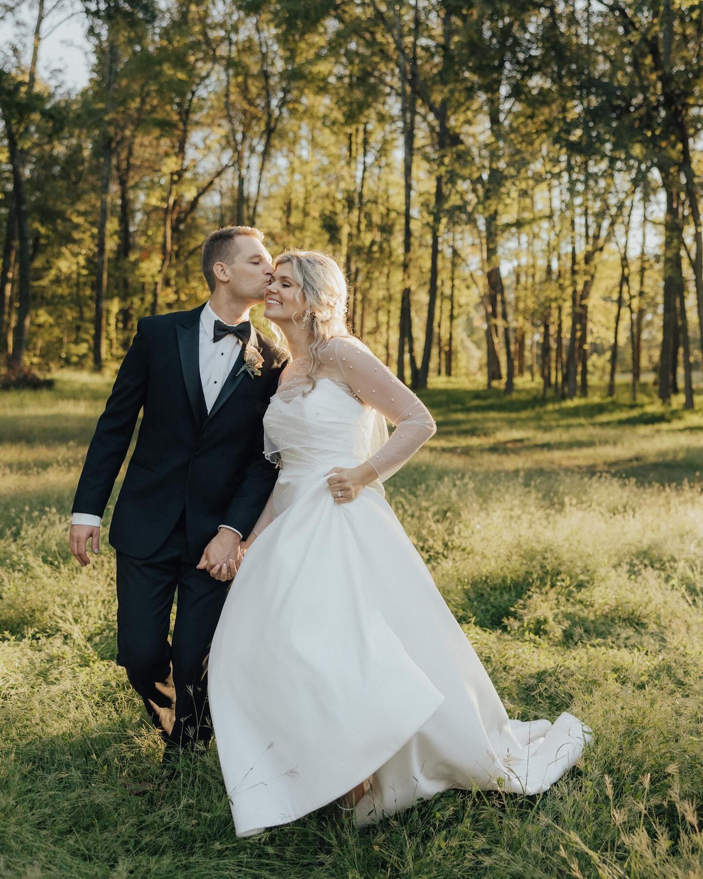 Better late than never&hellip;flashing back to this past fall when Katelyn and Tyler became Mr + Mrs Wills!&nbsp;

The amazing Vendors:&nbsp;
Coordinator/Wedding Planner: @pineappleprocessions
Dress Store or Dress :&nbsp;@lovebridalboutique
Florist: 