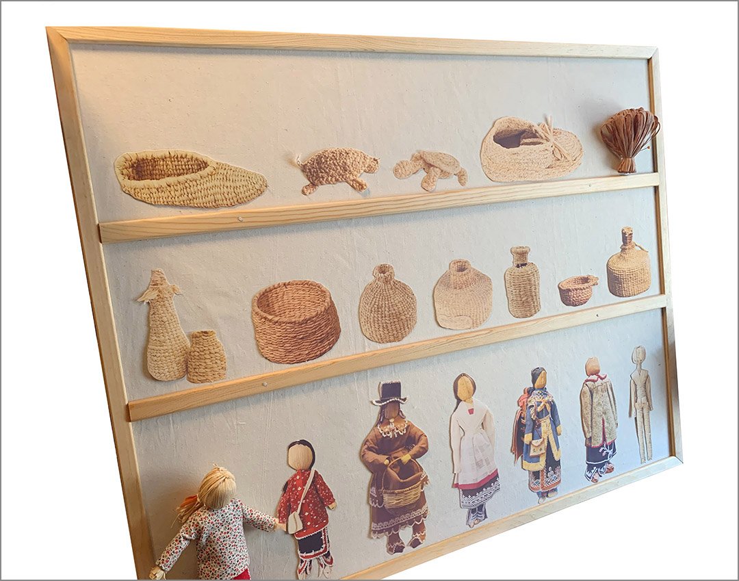 Display of objects made from cornhusk