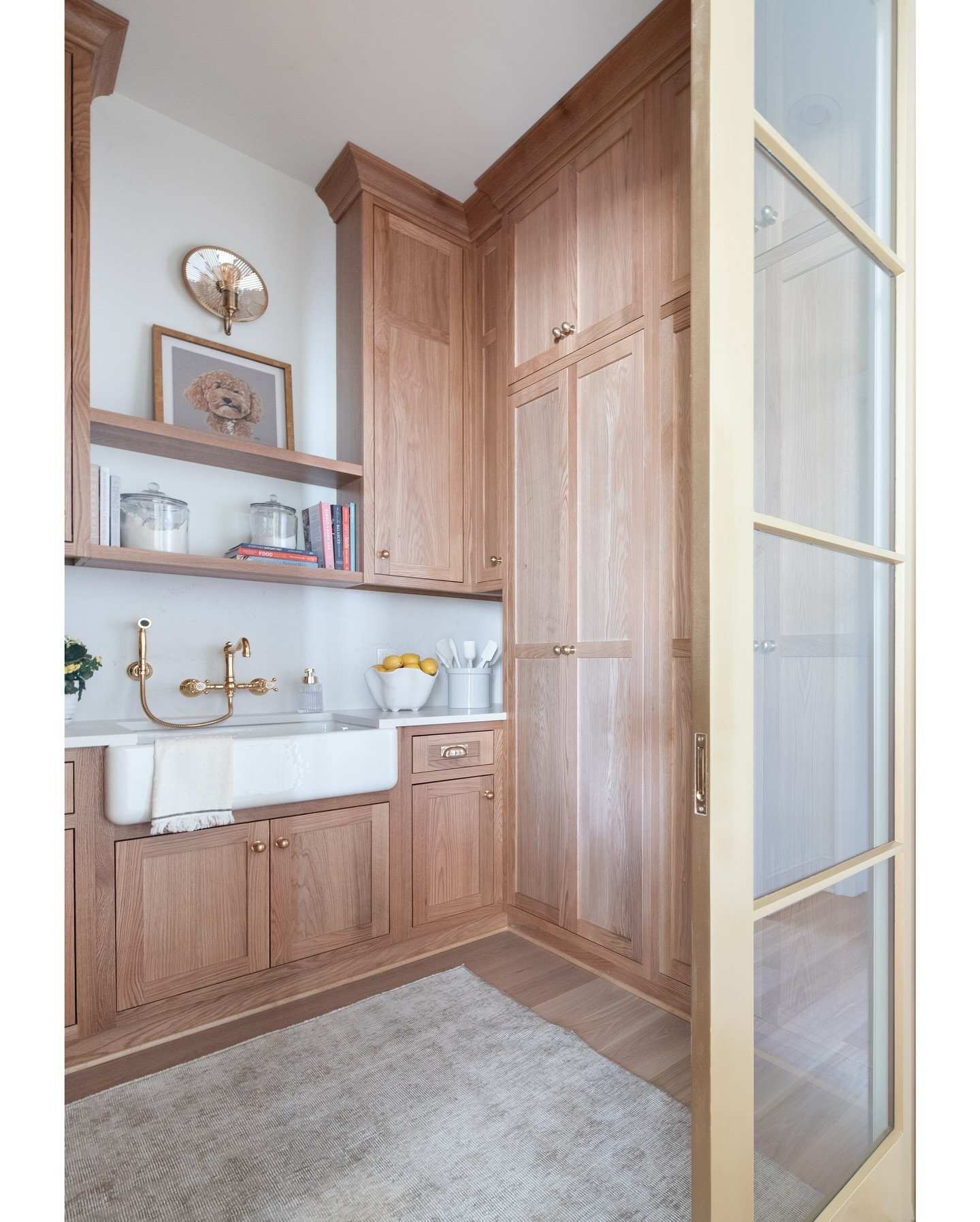 Scullery Goals ✨ 

Photography @kristen.mayfield 

#interior #interiordesign #interiorstyle #interiorstyling #goals #instagram #instadaily #instalike #instagood #instamood #instalike #interiordesigner #nashvilleinteriors #memphisinteriordesigner #jac