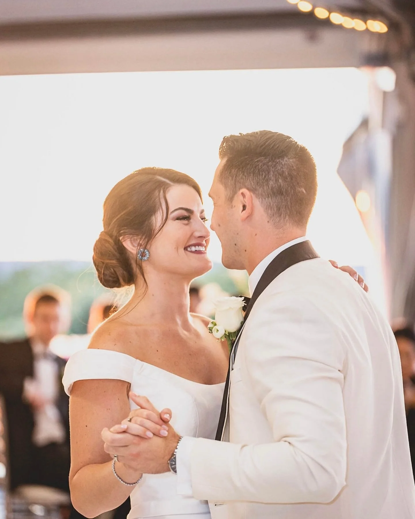 That&rsquo;s a wrap on our fall wedding season, what a joy to help make our couples weddings unforgettable! Congrats to the lovely L + A 📸 @yourstrulymedia 

#weddingcoordination #weddingplanner #weddingplanning #weddingdj #reception #firstdance