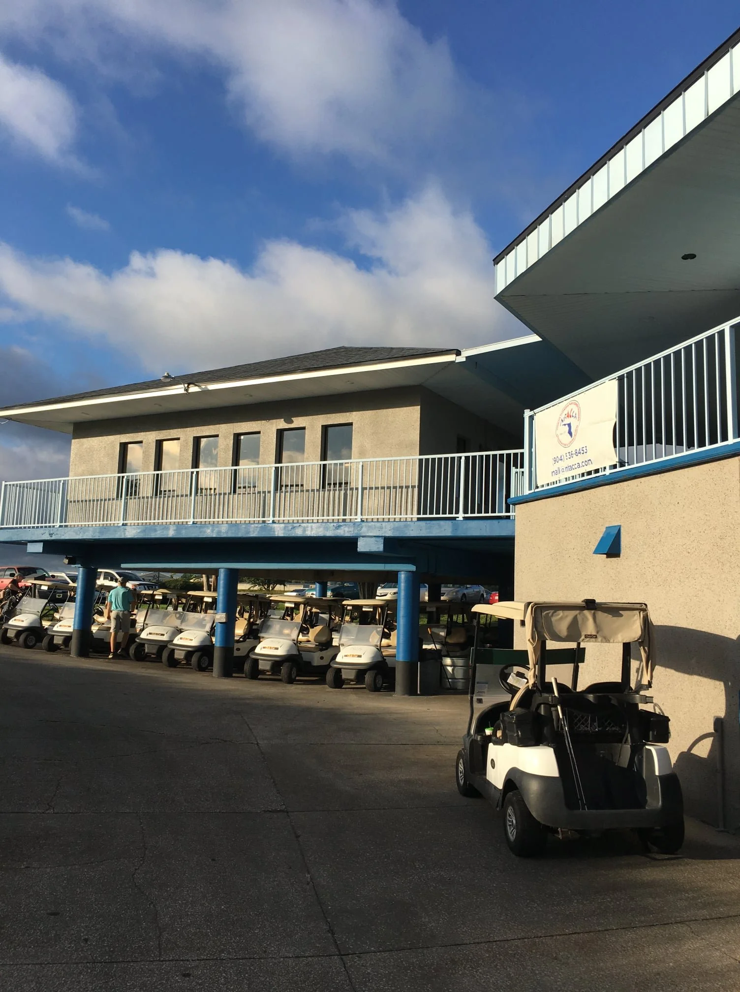 golf cart.jpg