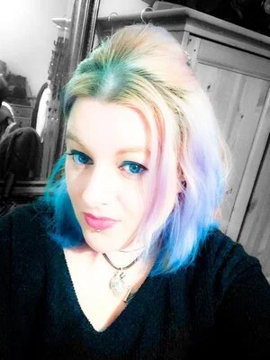 suzi tench.jpg