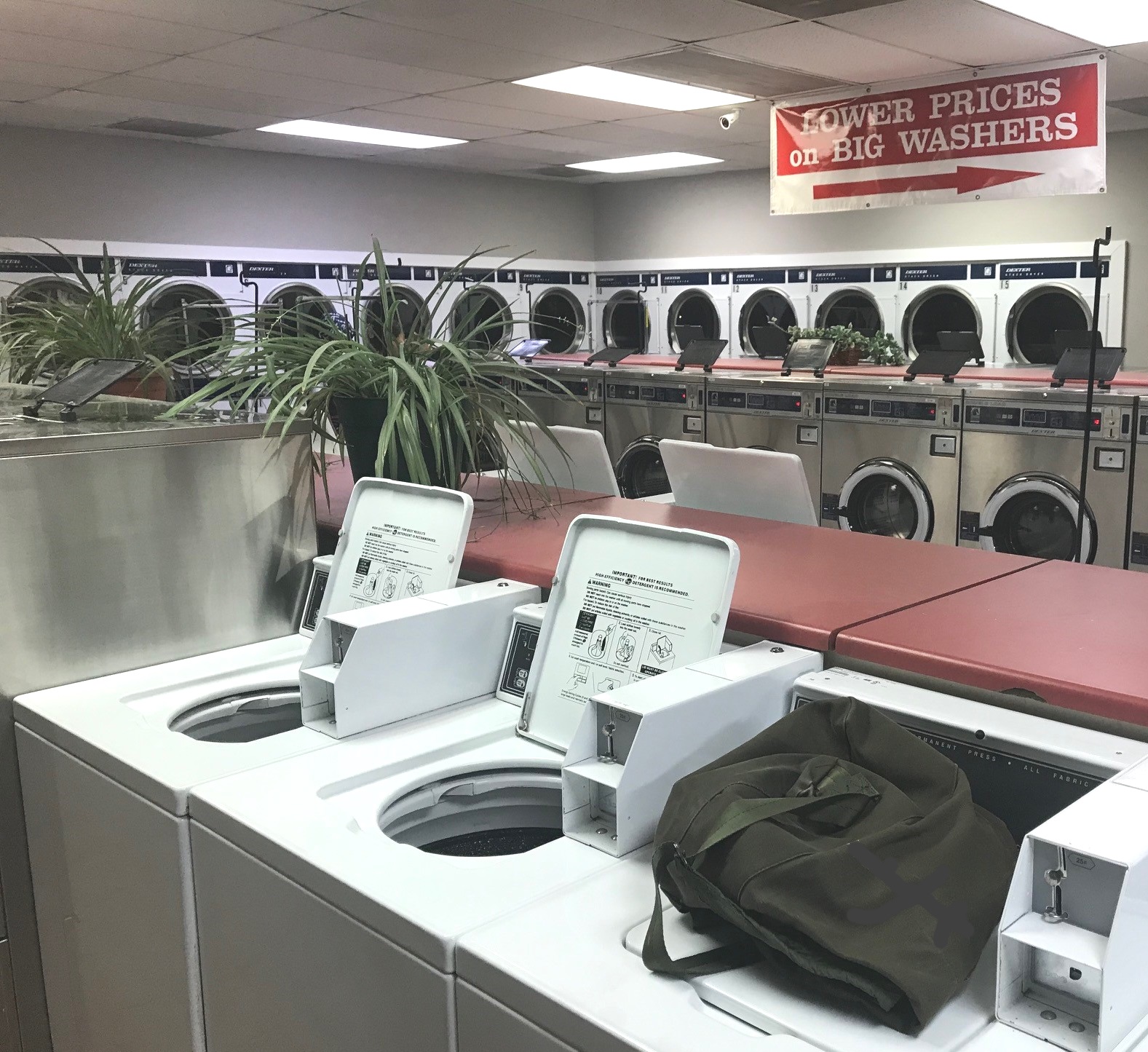 Laundromat clean 