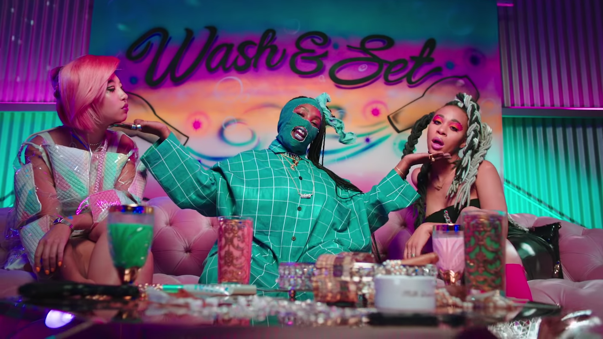 Leikeli47 - M I L K (Official Video) 1-4 screenshot.png
