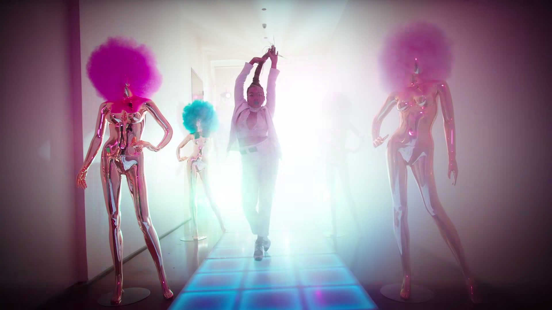 Leikeli47 - M I L K (Official Video) 1-39 screenshot.png