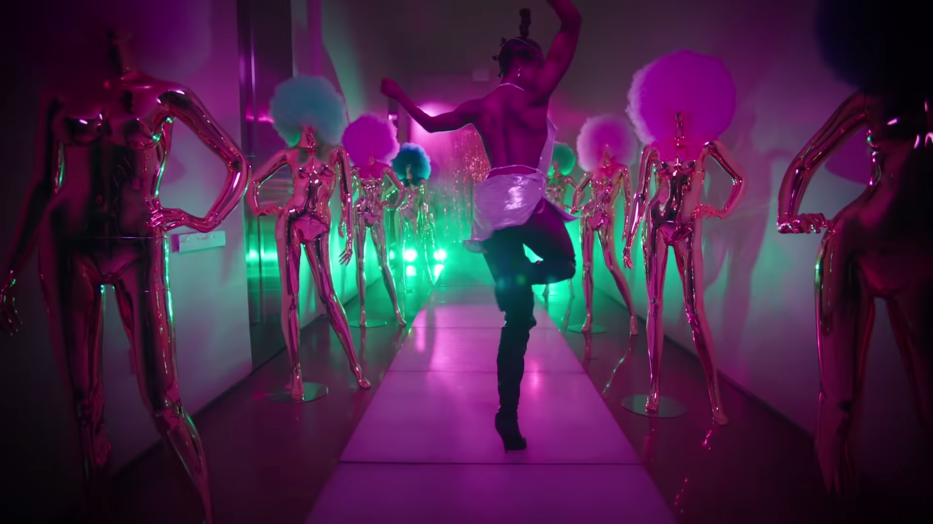 Leikeli47 - M I L K (Official Video) 2-5 screenshot.png