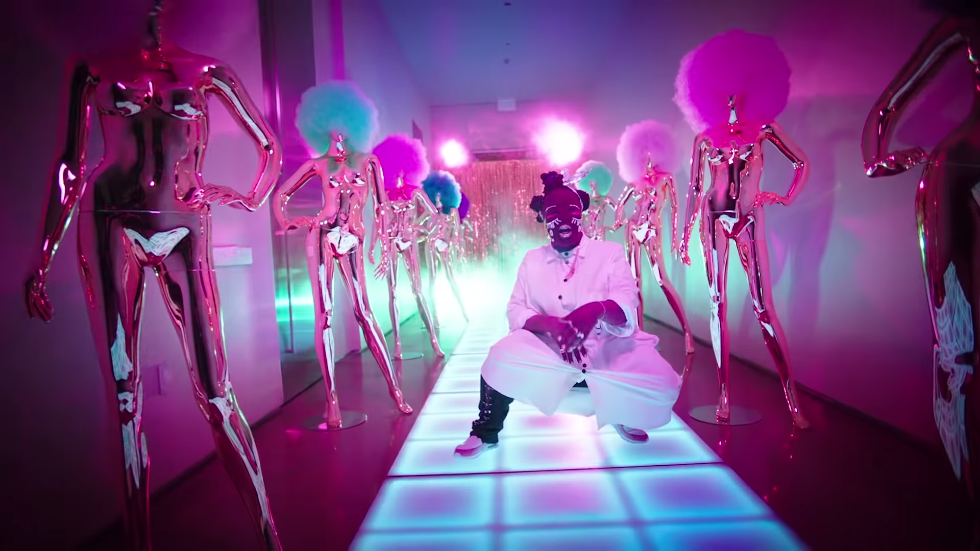 Leikeli47 - M I L K (Official Video) 2-19 screenshot.png