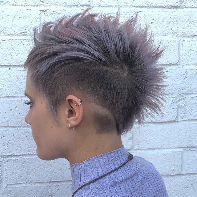 @tess_duval3 can we cut your hair like this again??? Maybe in phase 3??? Just kidding but this was a fun one! .
. .
.
. .
.
.
#hairstyle #style #theyoungamerican #justinkamm #haircut #modernsalon #shorthairrules #razorpixie #razor #balayage #pixies #