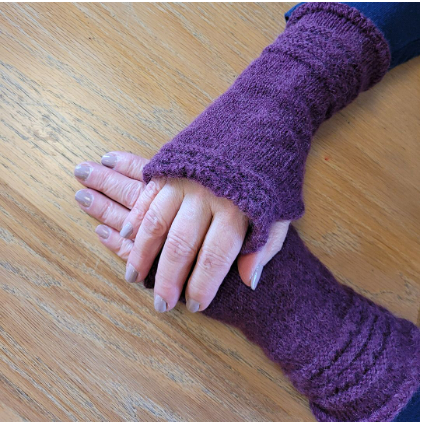 alpaca wrist warmers eyelet.PNG