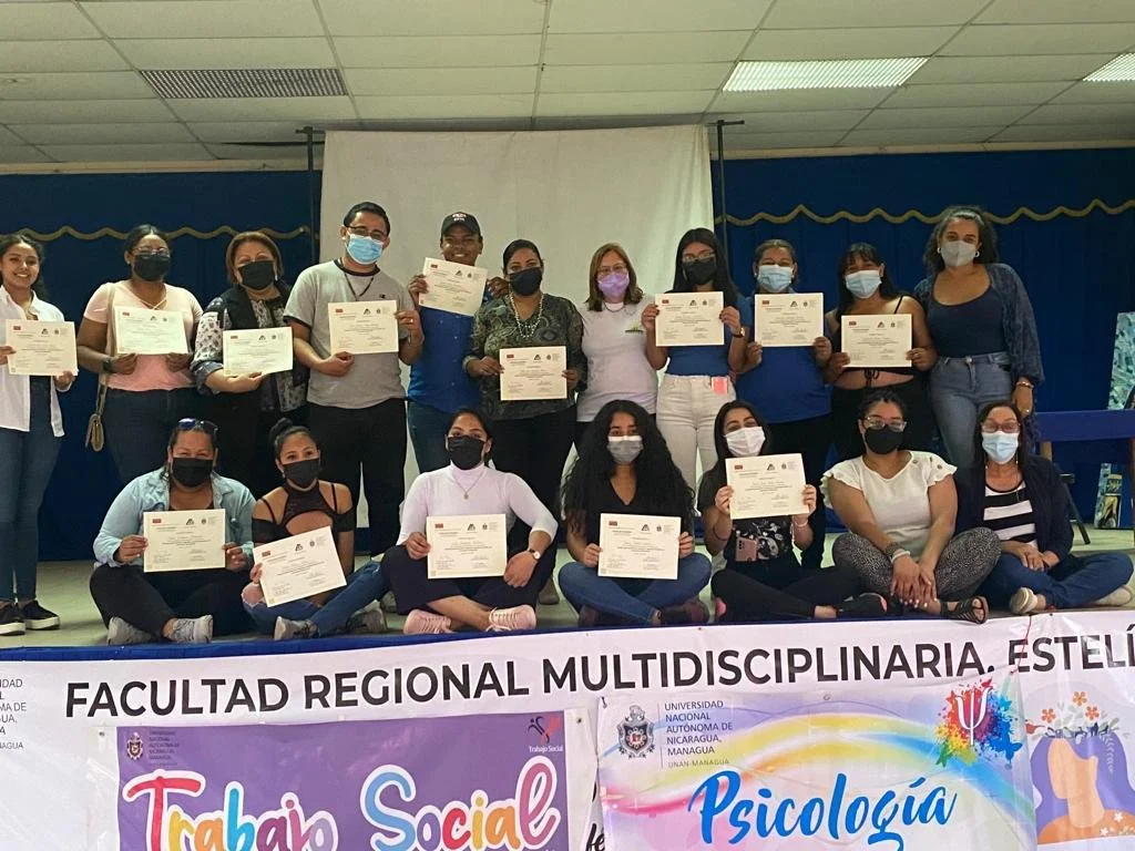 Psychosocial conversation with therapists Lyn Styczynski, Leonard Greenberg and Patricia Nuñez about the "Motivational Interview" and with Dr. Lopez with the motto "Caring for those who care"