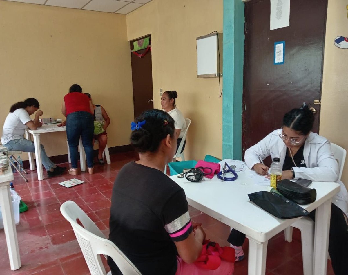 Preventive health project in conjunction with natural medicine carried out its latest brigade in the municipality of Pueblo Nuevo.