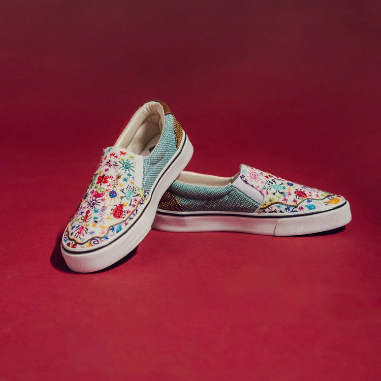 Tenis Bordado Slip On Insectos