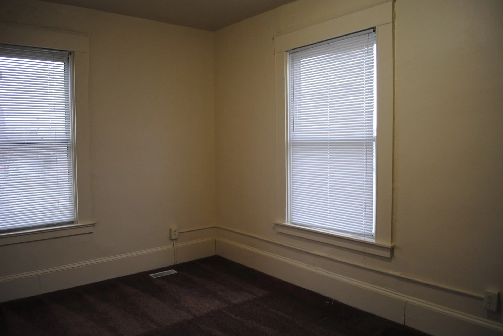 Riverbend Duplexes 1233-1235 7th Inside Bdrm2.jpeg