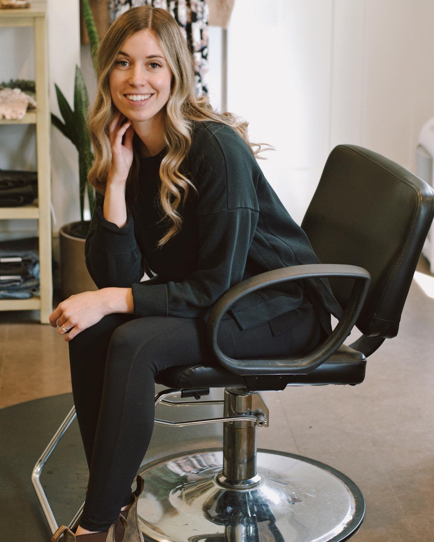 We are SUPER excited to welcome @tiamorinhair to the Glow studio ✨ 

As of June 1st she will be officially moved in to Front street. Tia is a kind spirit, she&rsquo;s super passionate, and such a fun person to be around! We can&rsquo;t wait to see wh