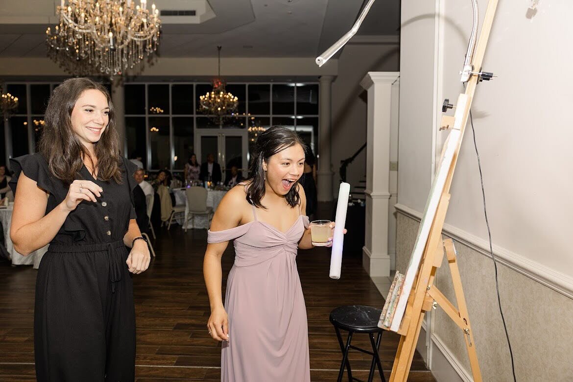 WOW your guests with a fabulous live painting🖼️