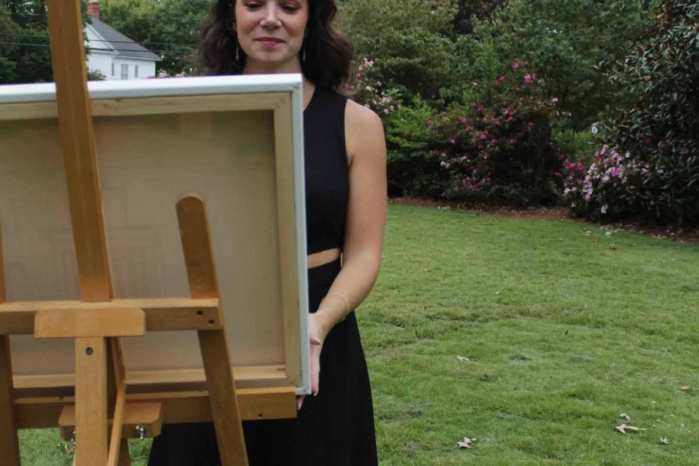 Live wedding painting is my favorite way to pause a moment that would otherwise pass too quickly. While the couple danced, hugged their loved ones, and celebrated their new chapter, I captured the glow, the movement, and the emotions on canvas. There