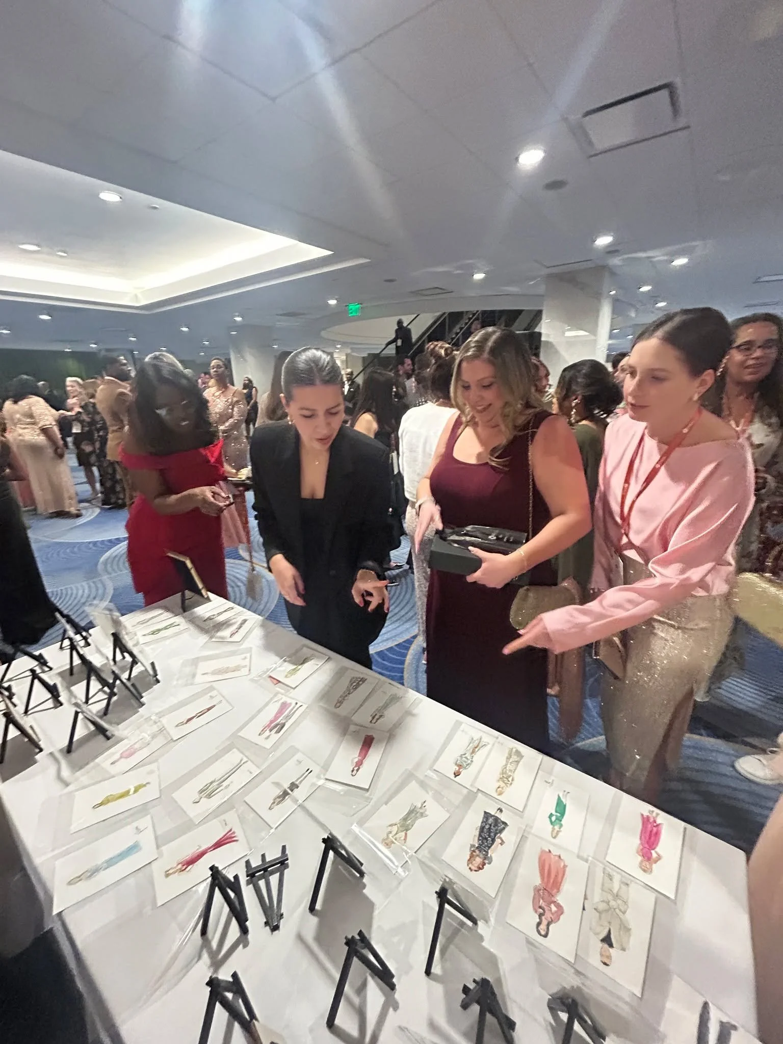 ✨ 500 guests and we&rsquo;re still smiling! ✨

We were beyond thrilled to live paint at our latest corporate event with a team of 6 painters (plus 2 amazing humans keeping photos + crowd flow running smoothly!). 🎨

We love bringing live art to galas