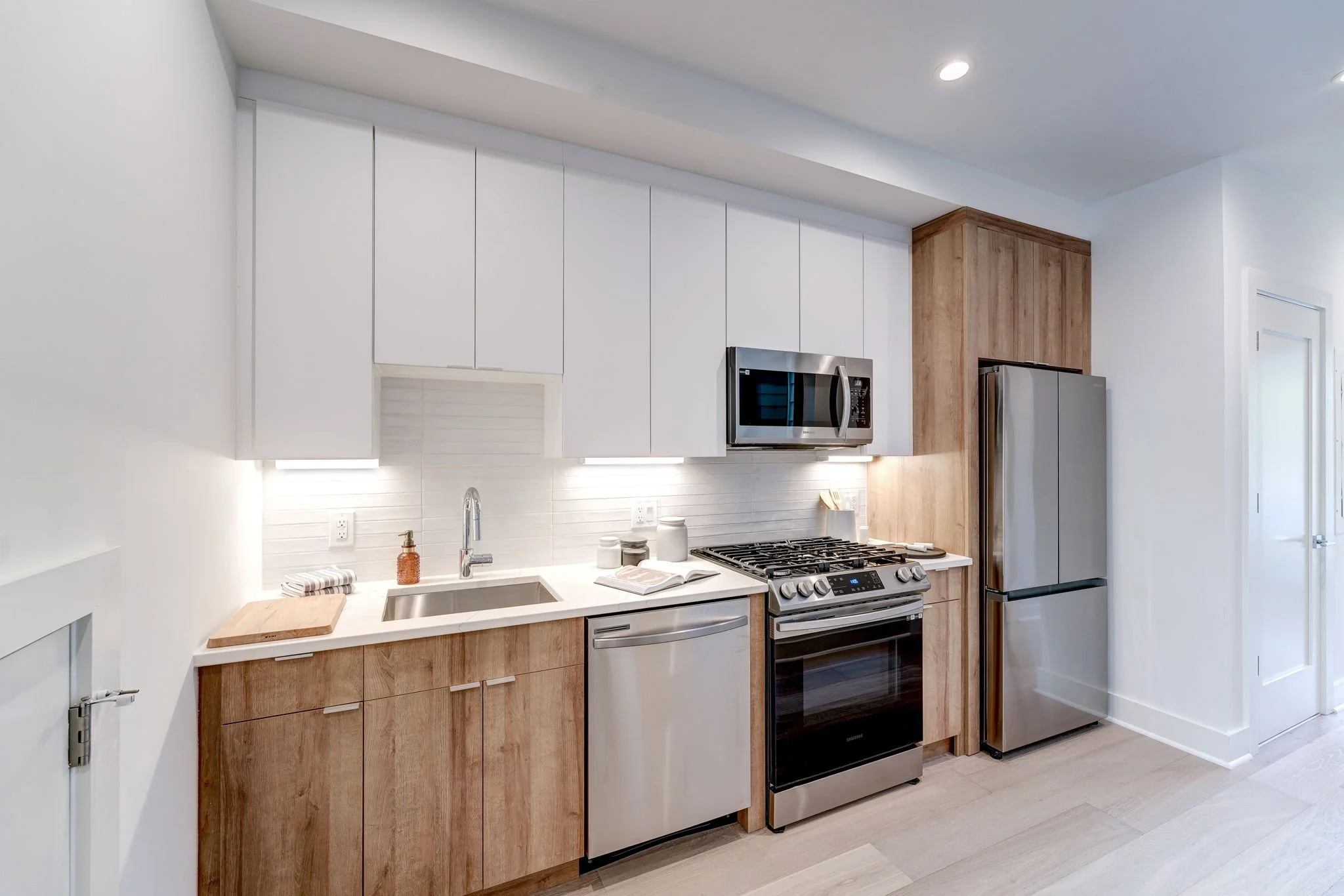 6-web-or-mls-3319 11th St NW #2 (6).jpg