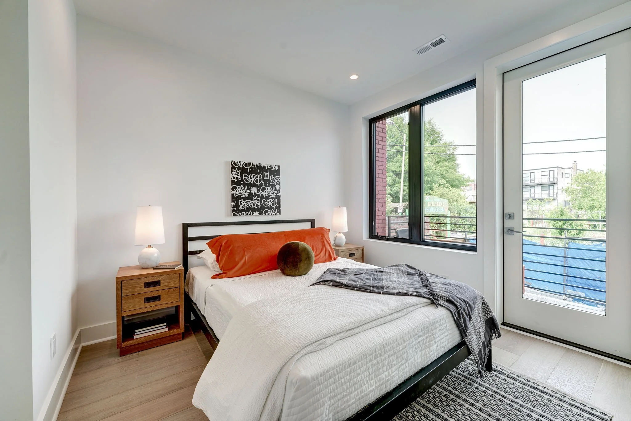 12-web-or-mls-3319 11th St NW #2 (12).jpg