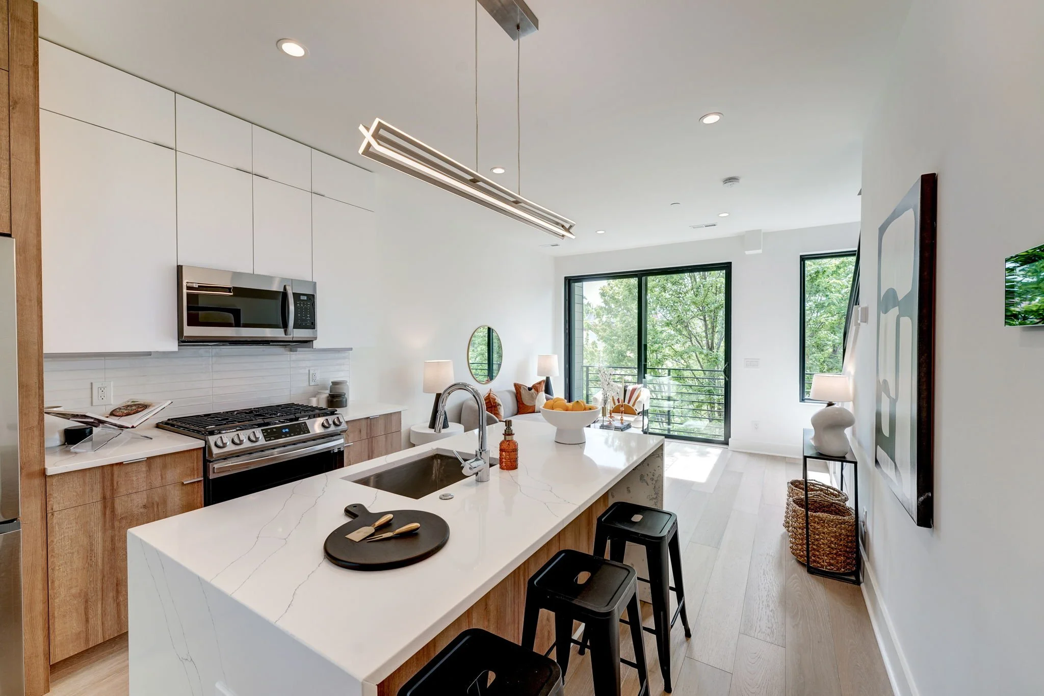 2-web-or-mls-3319 11th St NW #PH1 (2).jpg