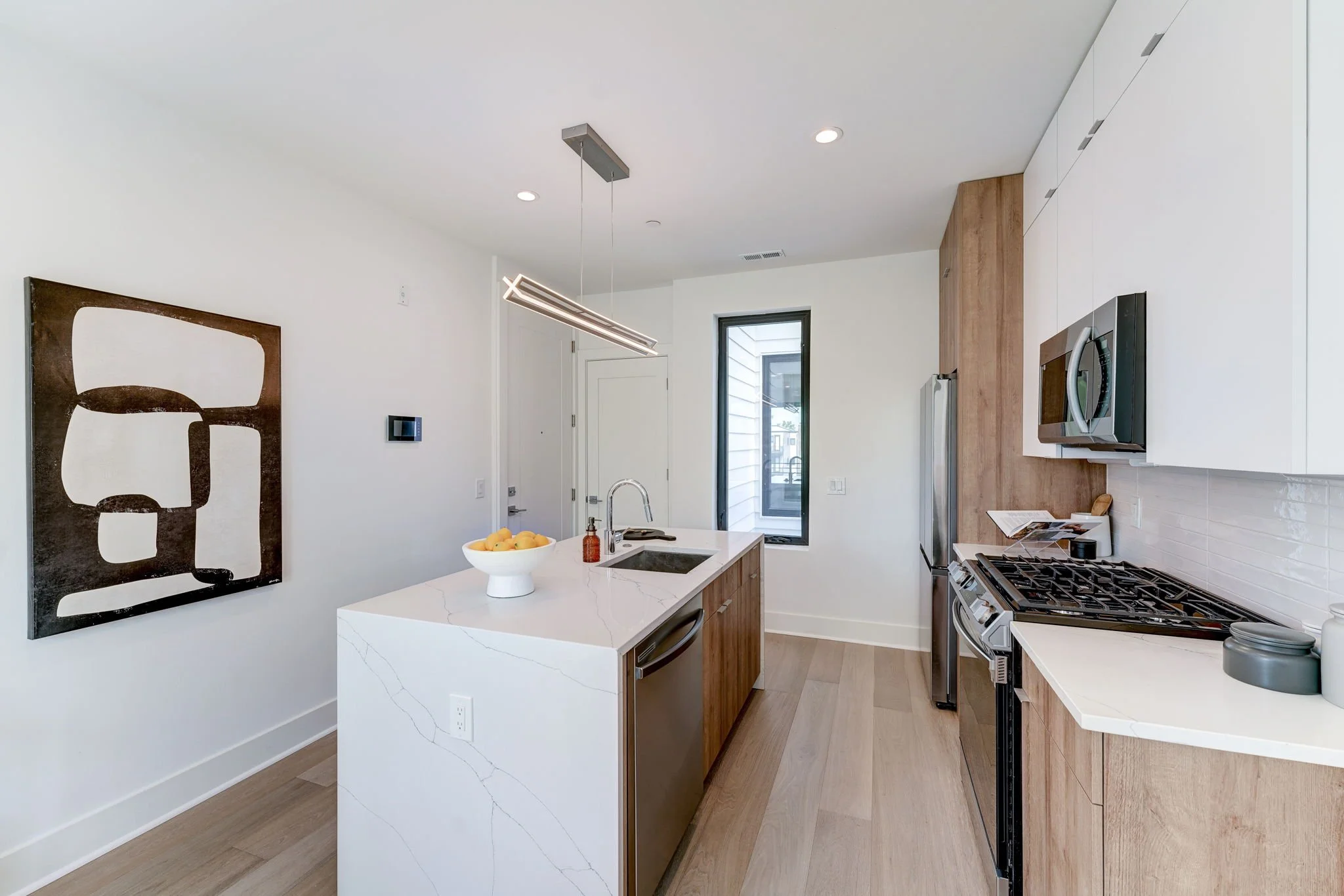 4-web-or-mls-3319 11th St NW #PH1 (4).jpg