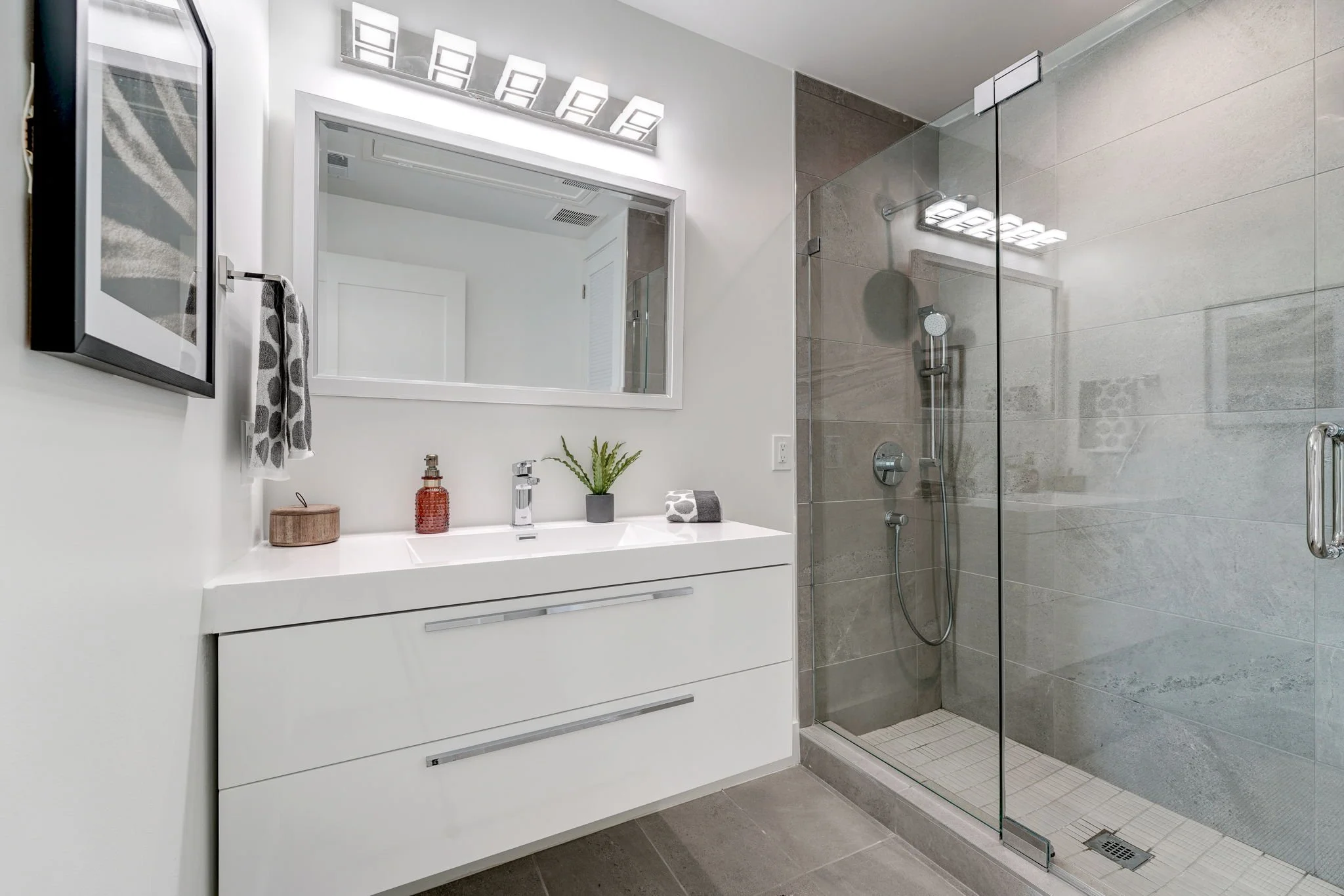 11-web-or-mls-3319 11th St NW #PH1 (11).jpg