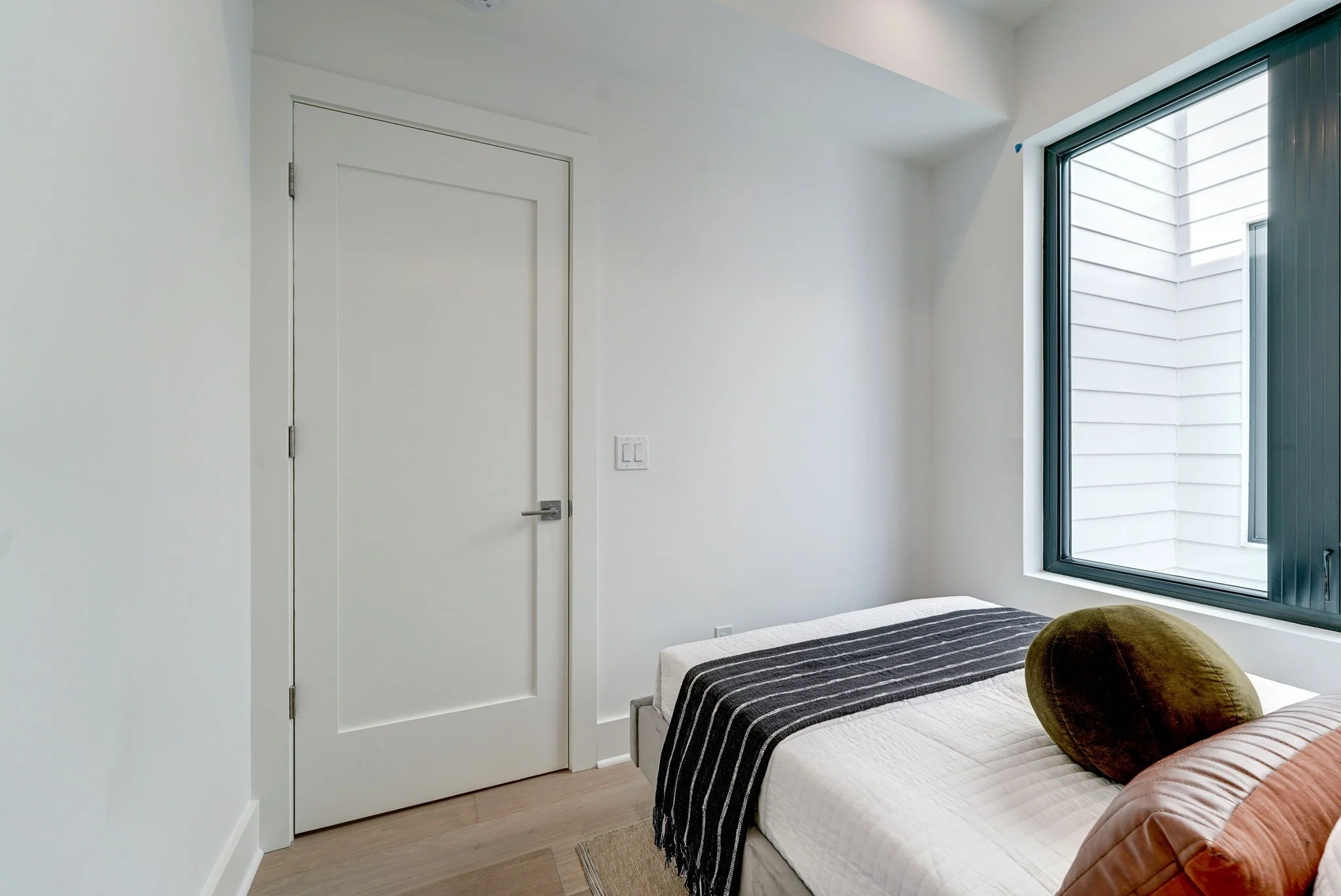 13-web-or-mls-3319 11th St NW #PH1 (13).jpg