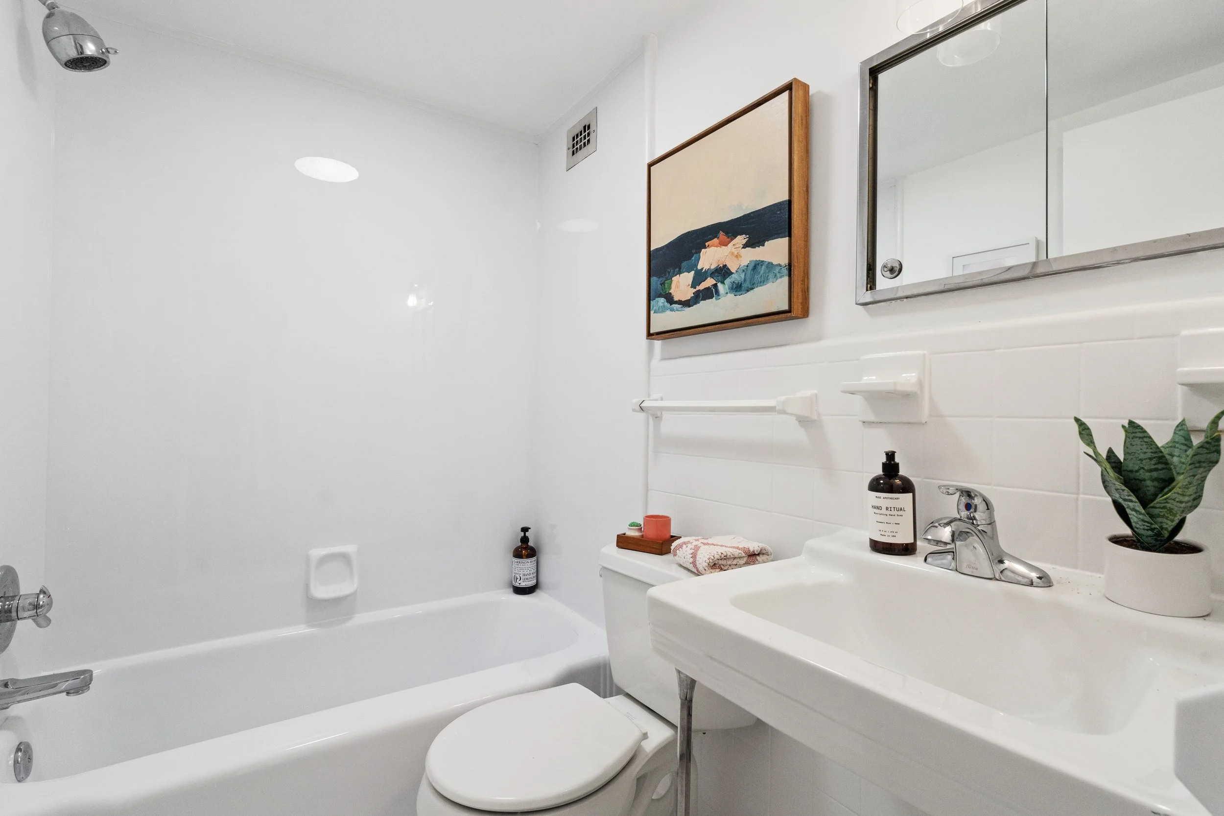 10201 Grosvenor Pl 703 -  0019.jpg
